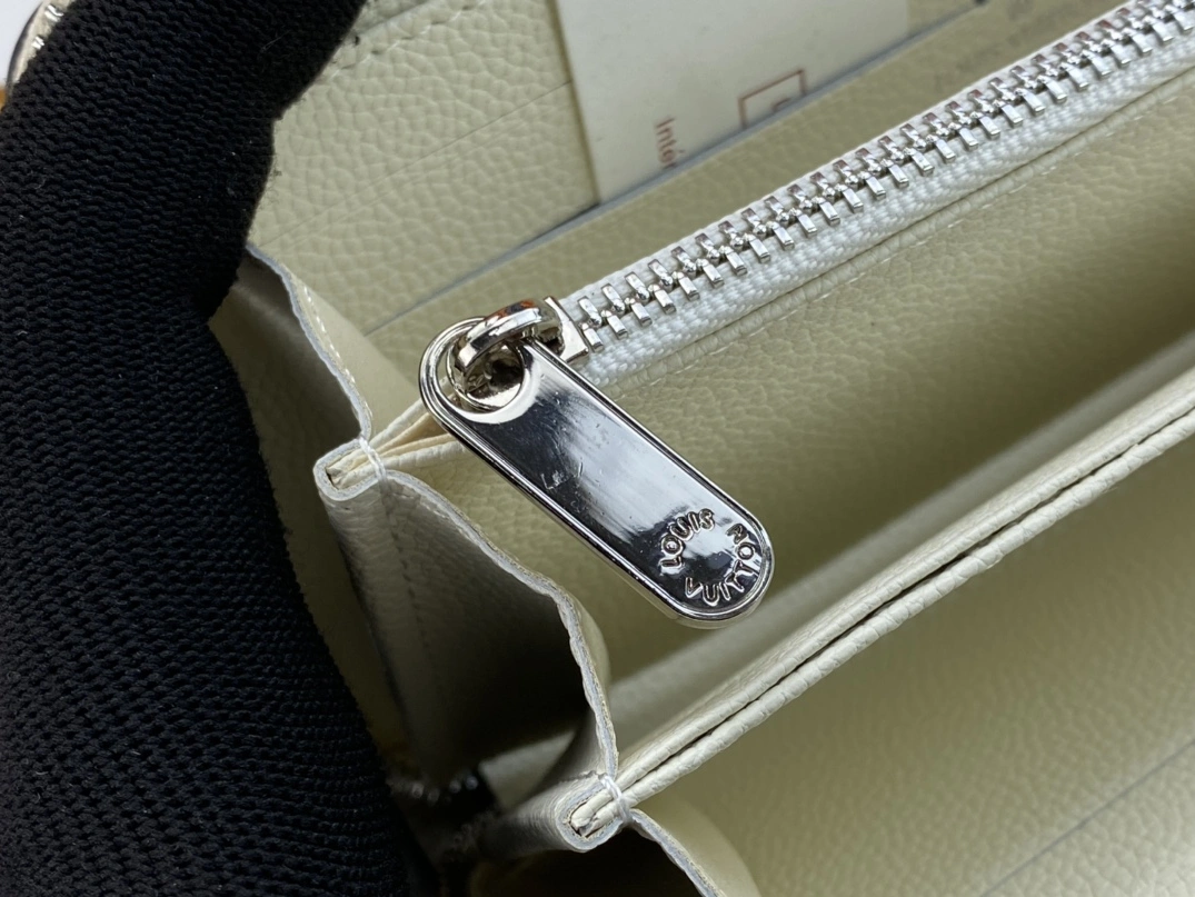 Louis Vuitton AAA Quality Wallets For Women Vibrant 236 - Image 6