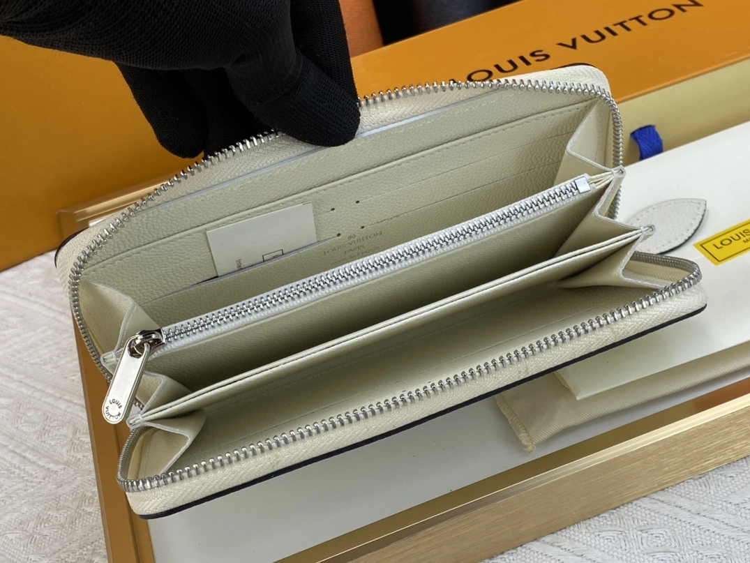 Louis Vuitton AAA Quality Wallets For Women Vibrant 236 - Image 7