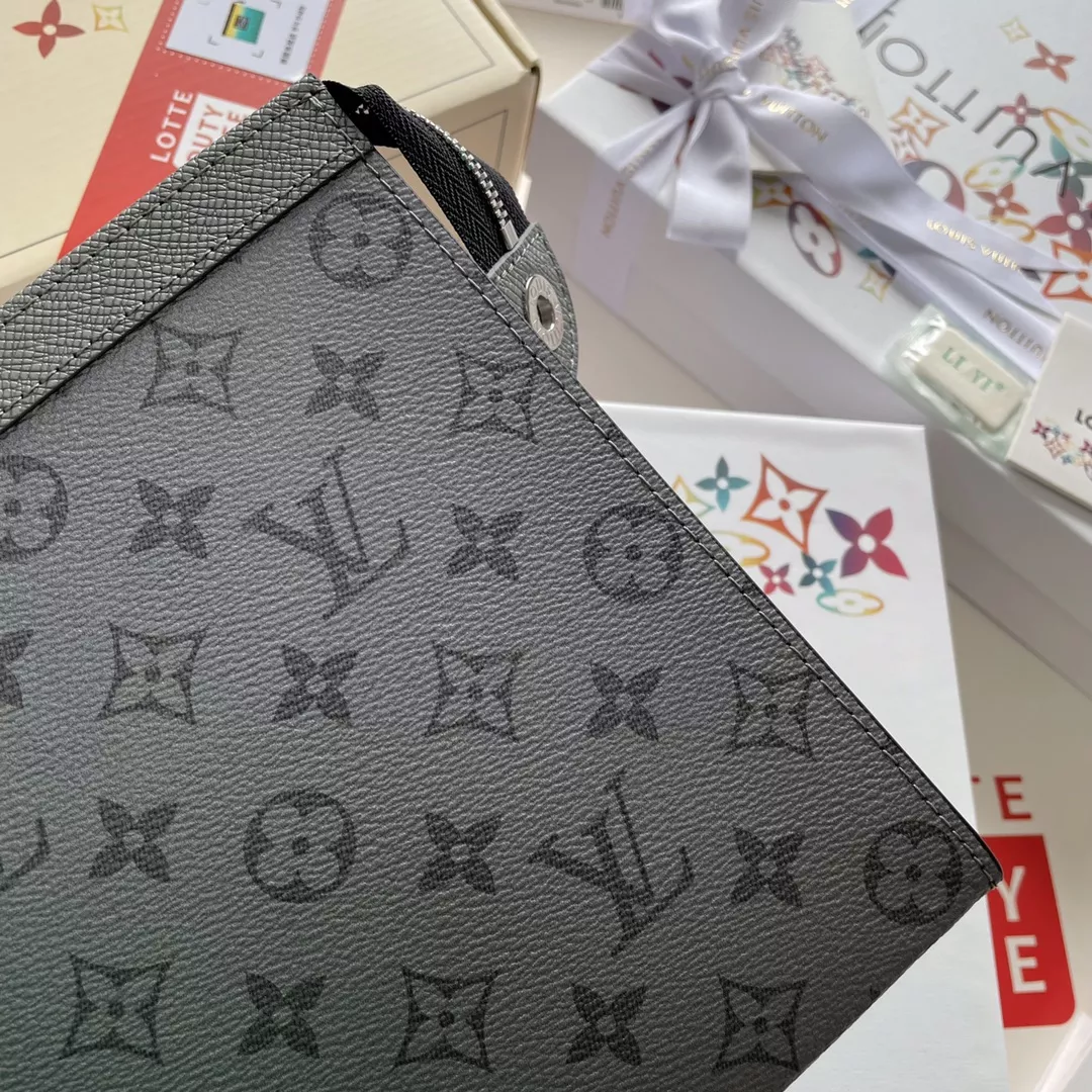 Louis Vuitton AAA Quality Wallets Lightweight 927 - Image 3