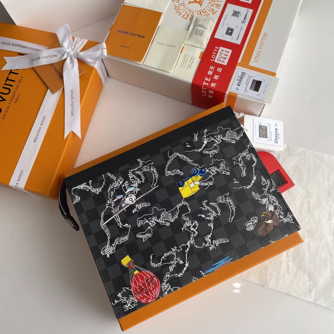 Louis Vuitton AAA Quality Wallets Practical 9321 - Image 3