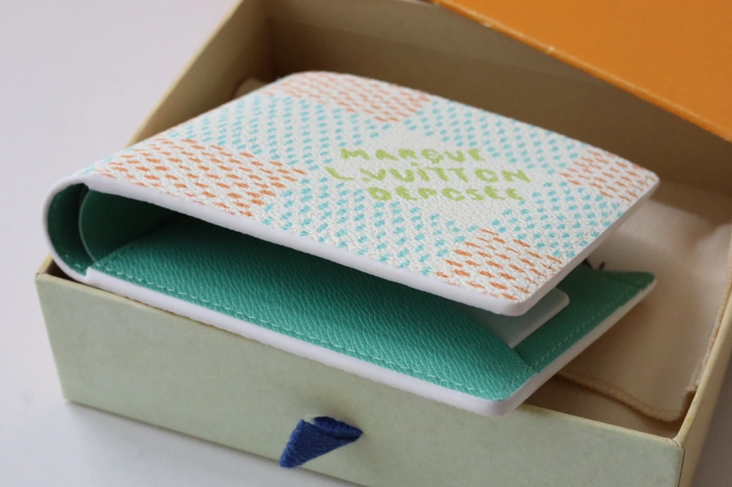 Louis Vuitton AAA Quality Wallets SportInspired 4285 - Image 3