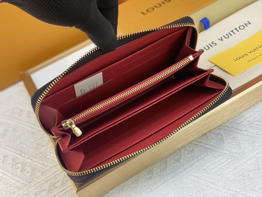 Louis Vuitton AAA Quality Wallets Versatile 8091 - Image 7