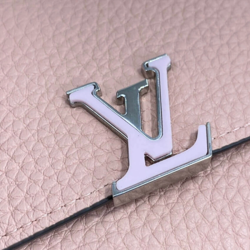 Cowhidele Louis Vuitton Capucines Compact Wallet - Image 5