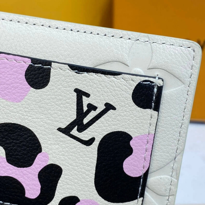 Inside ca Louis Vuitton Clea Wallet Creme - Image 5