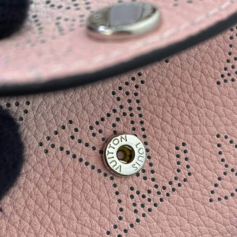 2 card sl Louis Vuitton Coin Purse in Pink Gradient Mahina Perforated Leather - Image 6