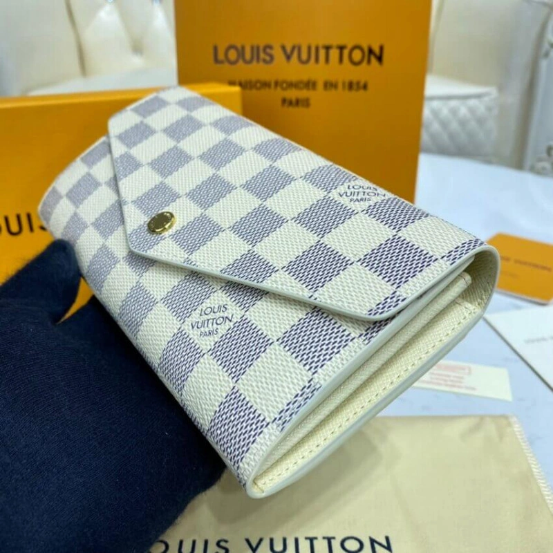 Grained c Louis Vuitton Damier Azur Sarah Wallet - Image 3