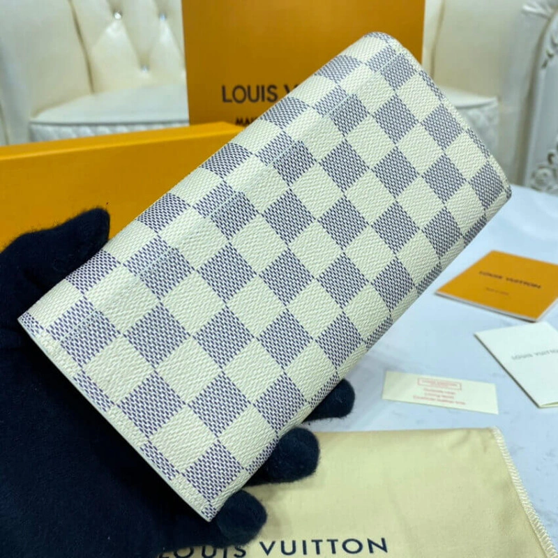 Grained c Louis Vuitton Damier Azur Sarah Wallet - Image 4