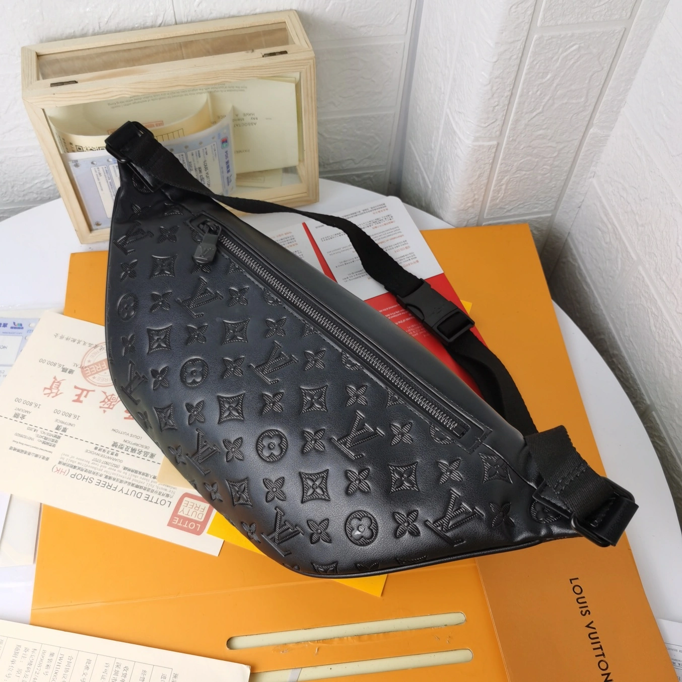 Louis Vuitton LV AAA Man Pockets StreetReady 4952 - Image 4