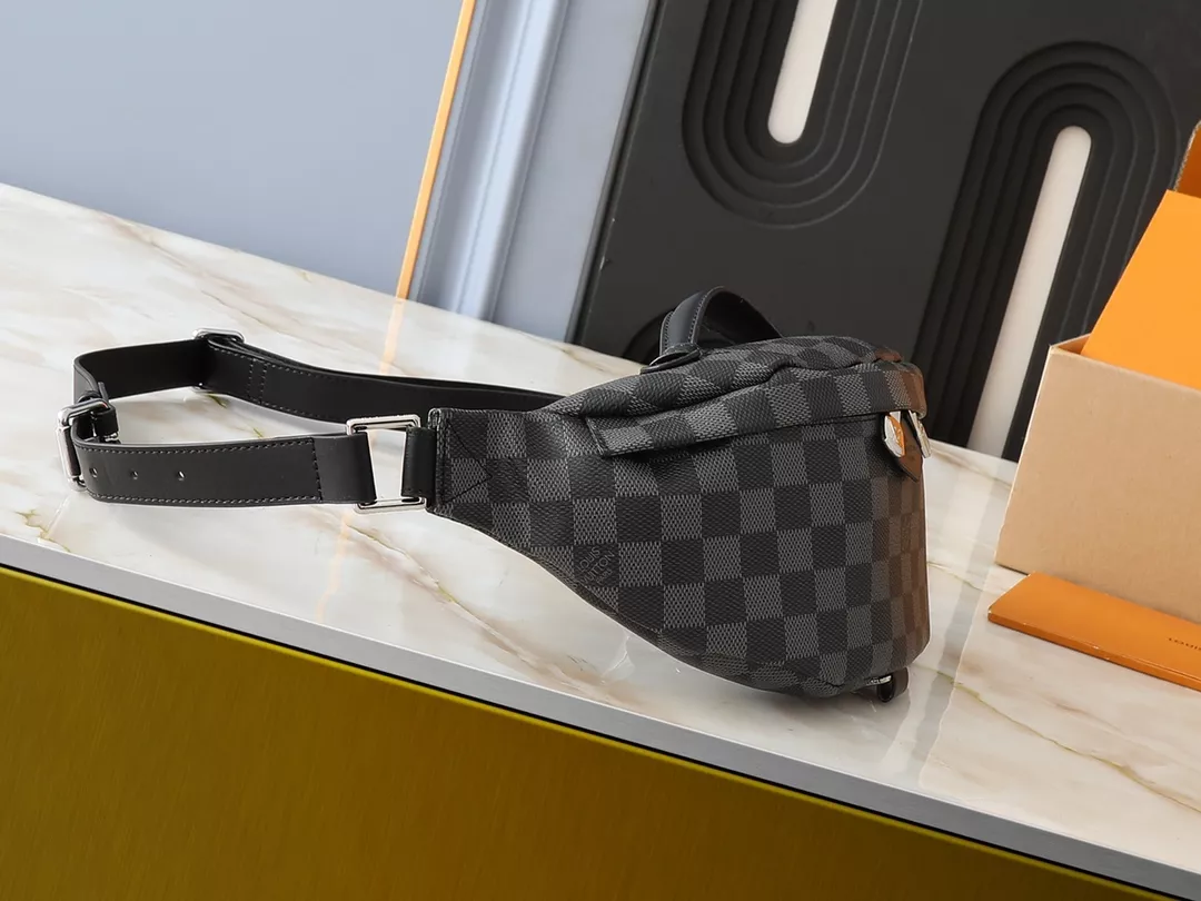 Louis Vuitton LV AAA Quality Belt Bags For Unisex Classic 6367