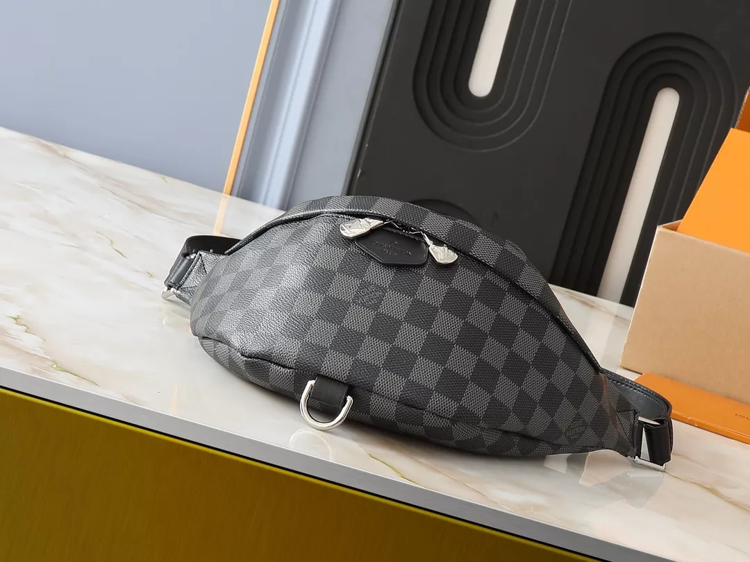 Louis Vuitton LV AAA Quality Belt Bags For Unisex Classic 6367 - Image 4