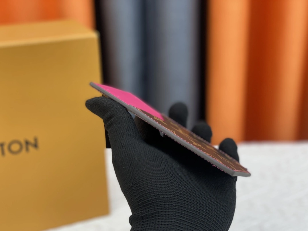 Louis Vuitton LV Card Case For Women Fashionable 7118 - Image 3