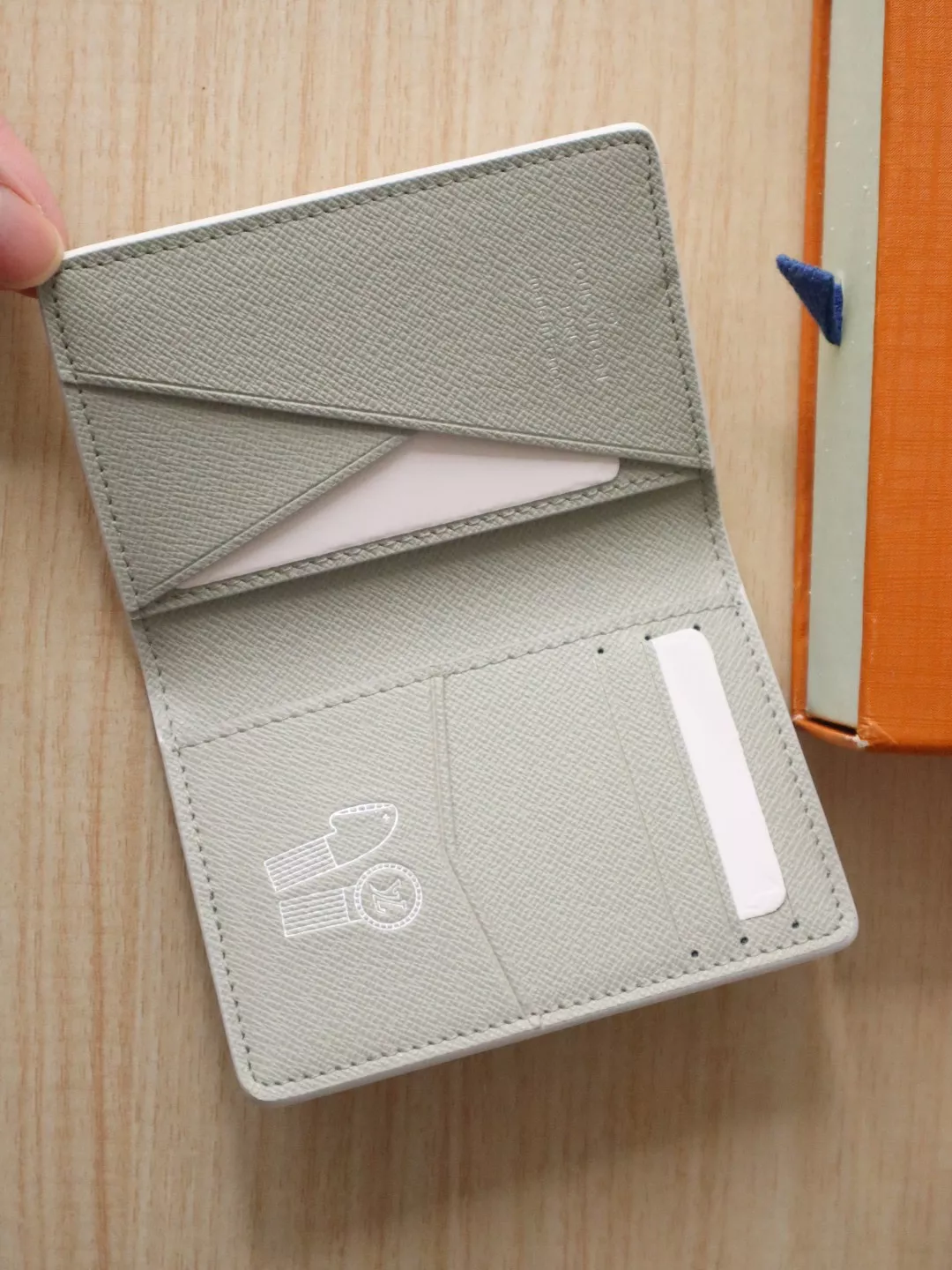 Louis Vuitton LV Card Case For Women WellDesigned 9572 - Image 5