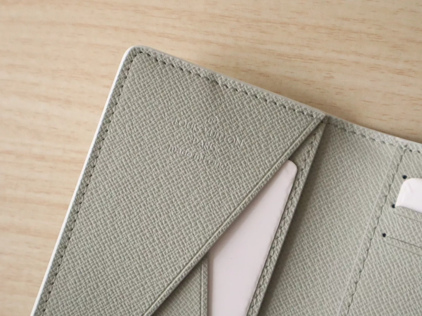 Louis Vuitton LV Card Case For Women WellDesigned 9572 - Image 7