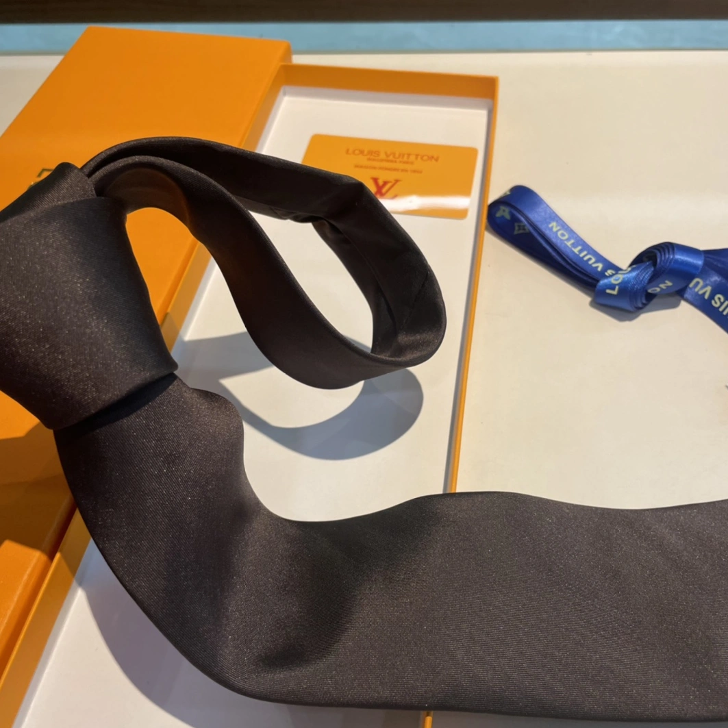 Louis Vuitton LV Necktie For Men Sophisticated 3894 - Image 3