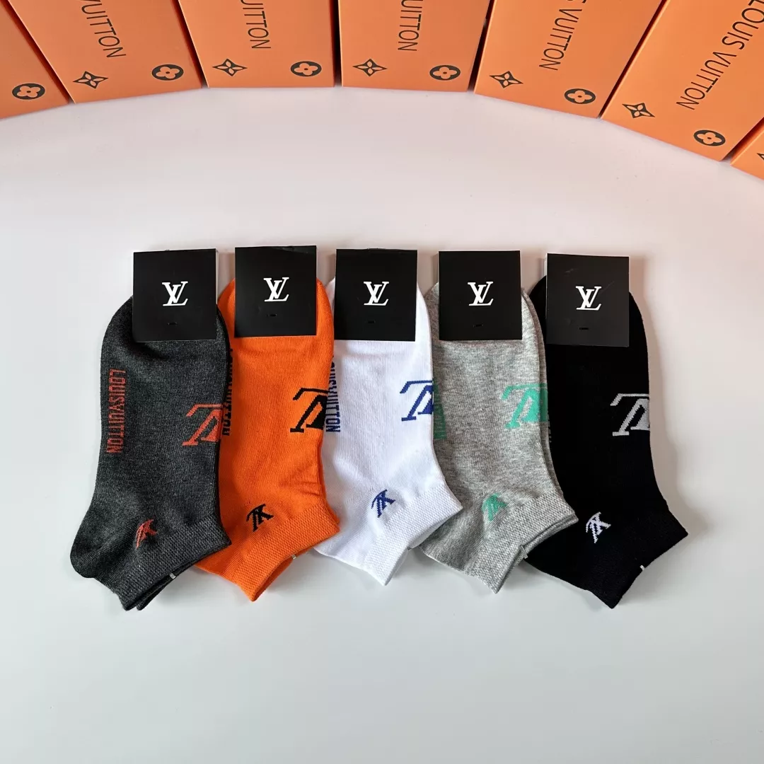 Louis Vuitton LV Socks Trendy 2145 - Image 3