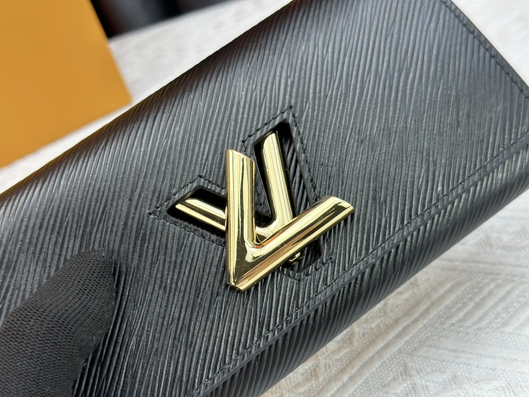 Louis Vuitton LV Wallets Efficient 1754 - Image 5