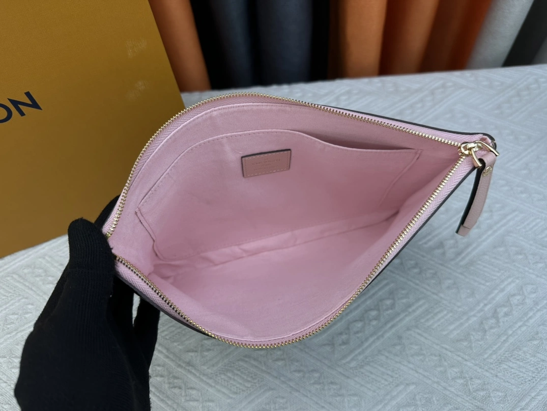 Louis Vuitton LV Wallets For Unisex Compact 1726 - Image 5