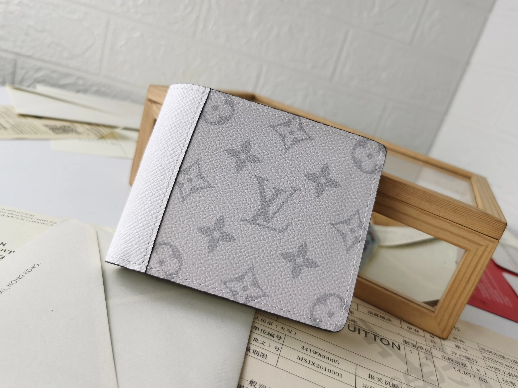 Louis Vuitton LV Wallets For Unisex Compact 4195 - Image 3