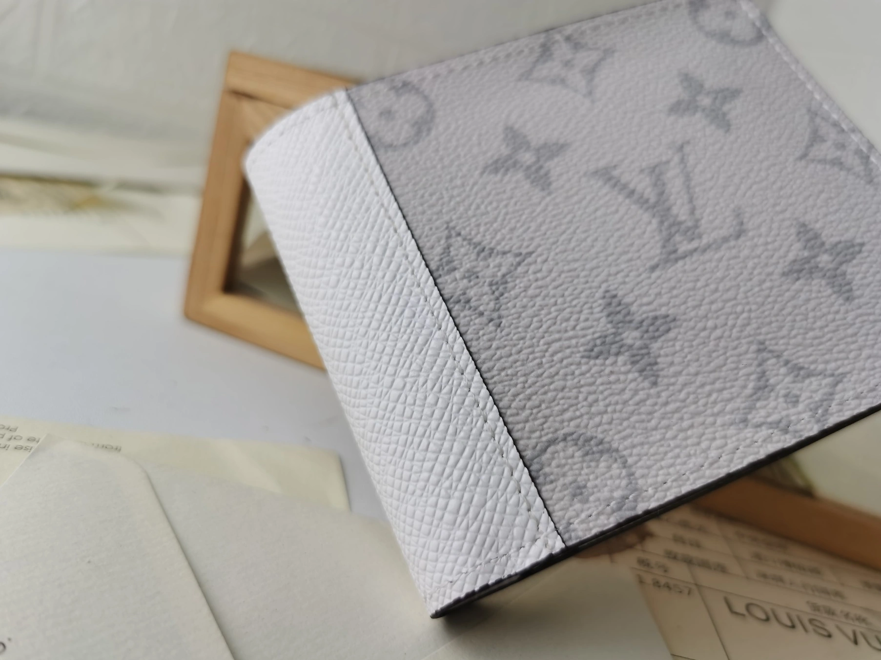 Louis Vuitton LV Wallets For Unisex Compact 4195 - Image 4