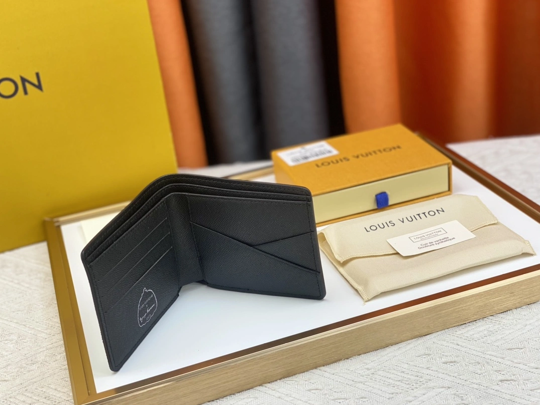 Louis Vuitton LV Wallets For Unisex Durable 8682 - Image 4