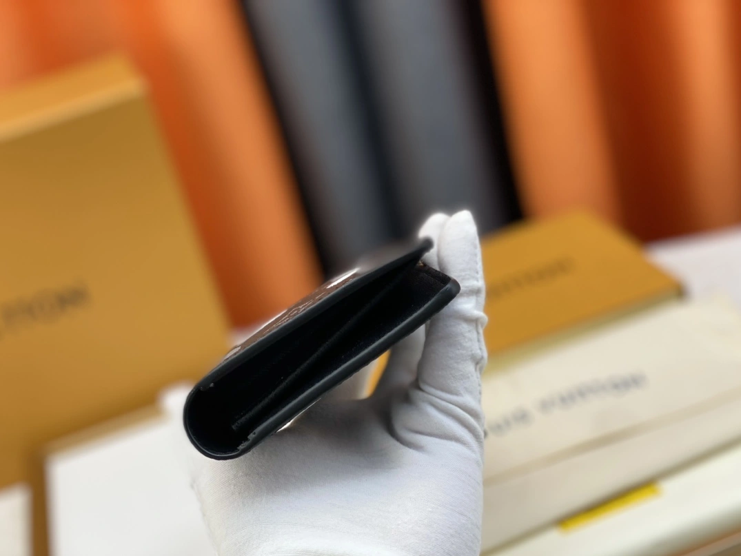 Louis Vuitton LV Wallets For Unisex Lightweight 5858 - Image 5