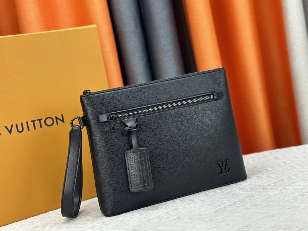 Louis Vuitton LV Wallets For Unisex SportInspired 5805
