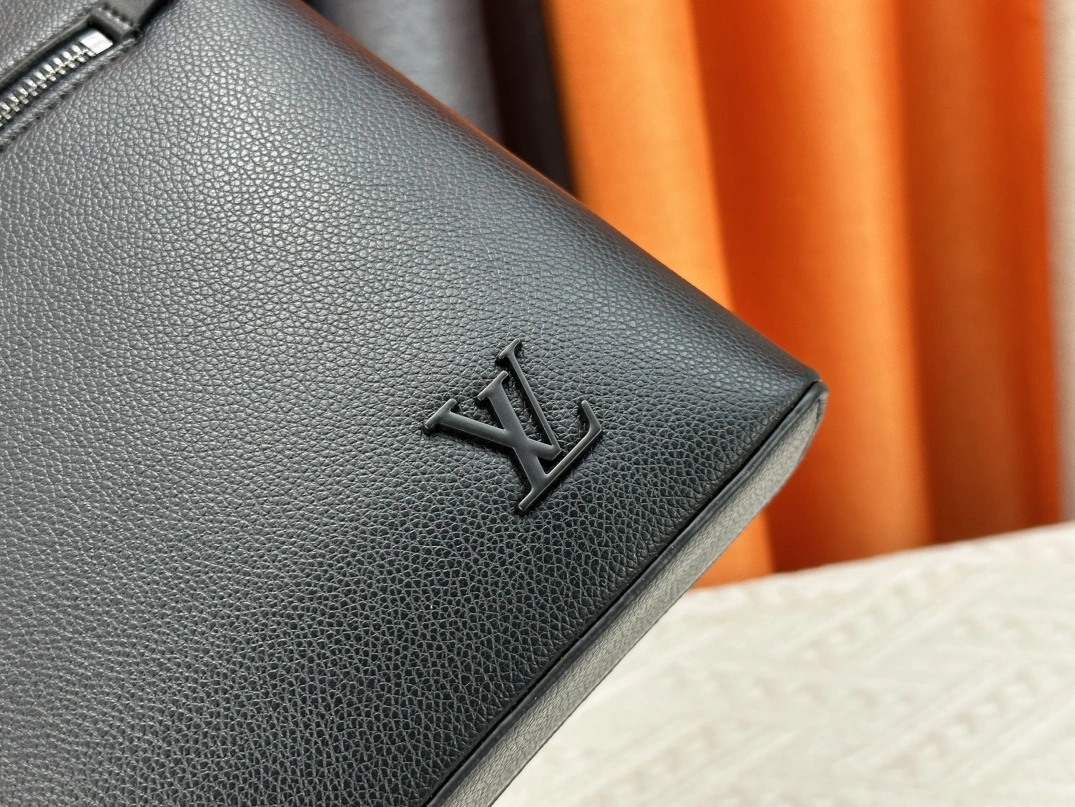 Louis Vuitton LV Wallets For Unisex SportInspired 5805 - Image 5