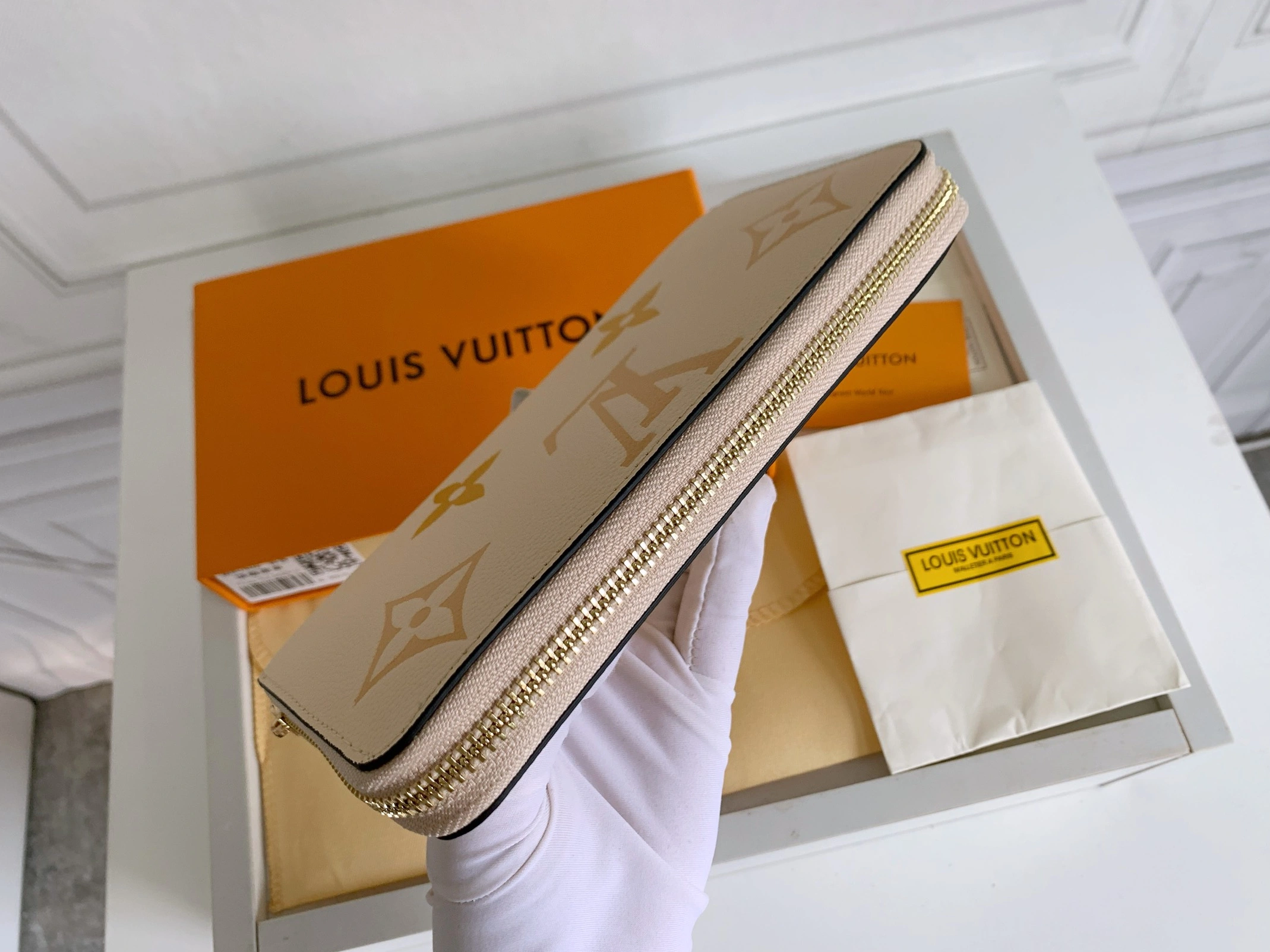 Louis Vuitton LV Wallets For Women StreetReady 7110 - Image 4