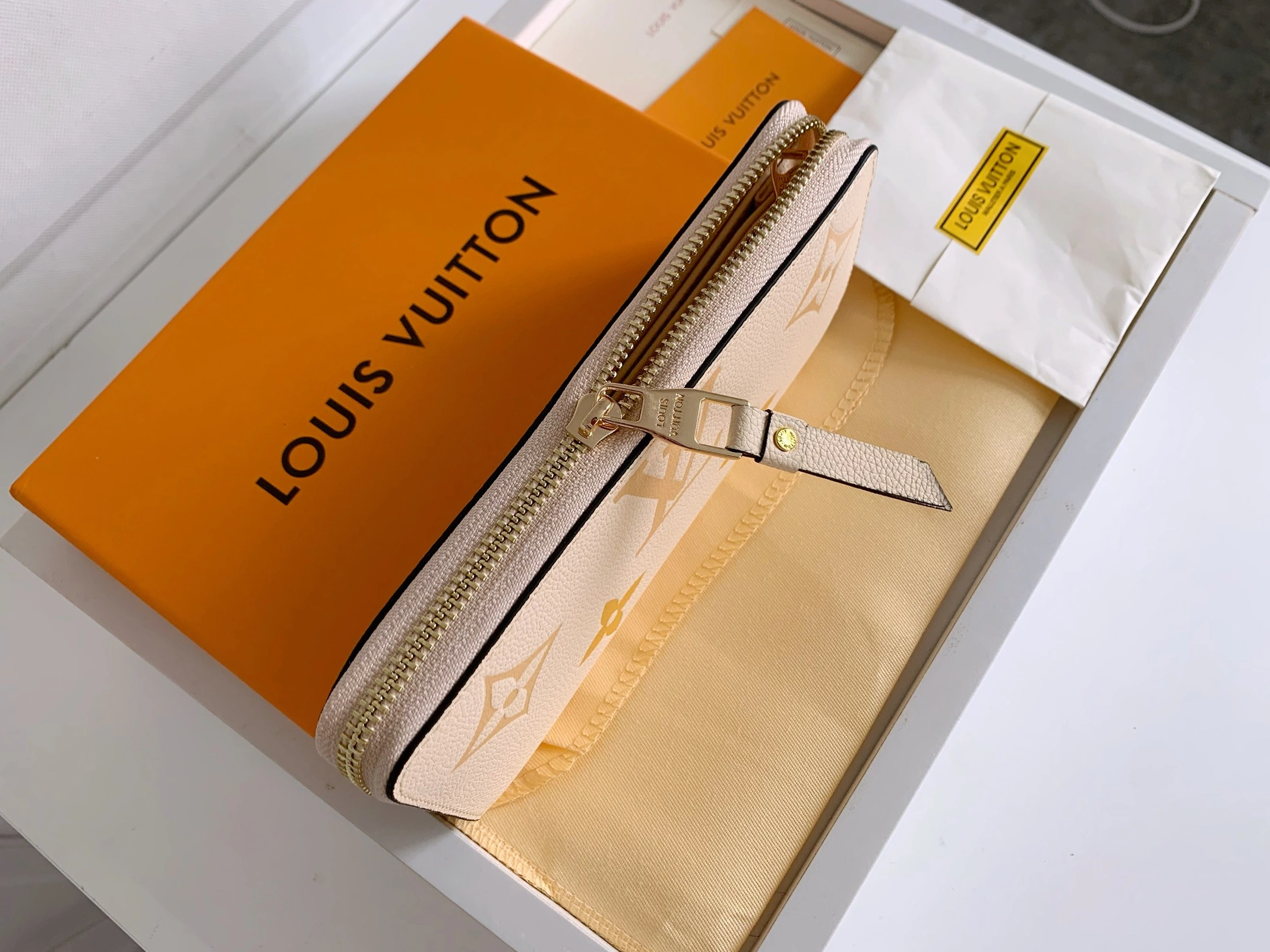 Louis Vuitton LV Wallets For Women StreetReady 7110 - Image 6