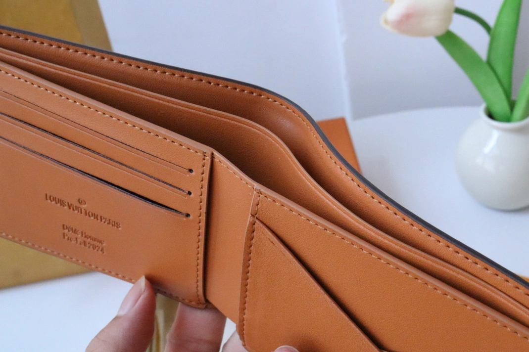 Louis Vuitton LV Wallets Versatile 3894 - Image 8