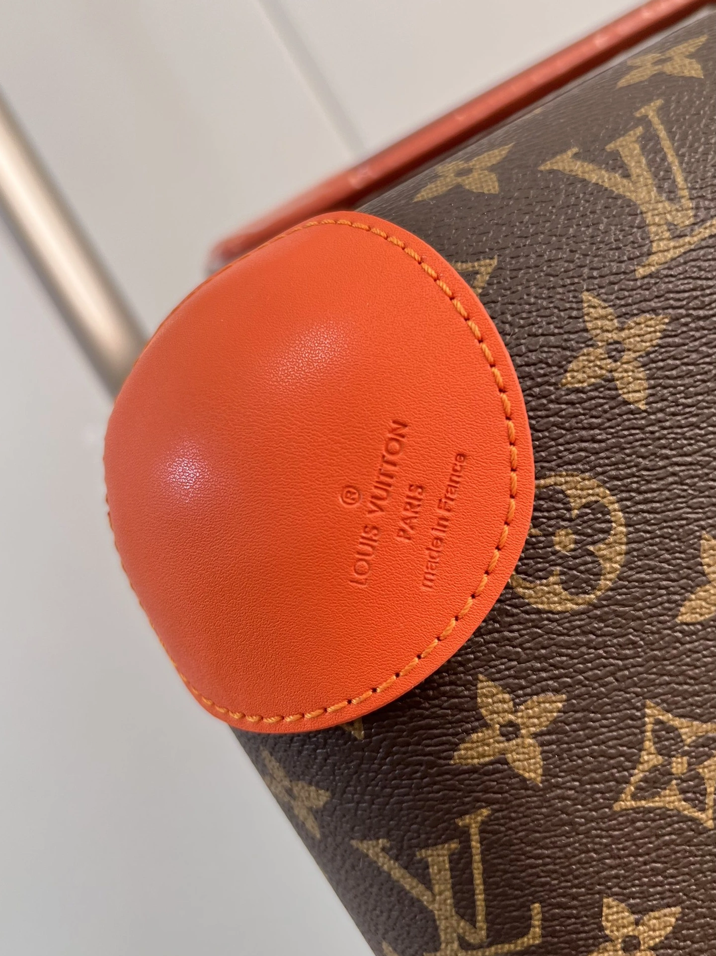 Louis Vuitton Luggage Cozy 7584
