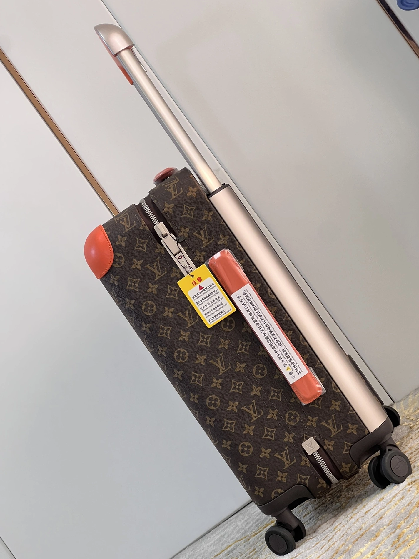 Louis Vuitton Luggage Cozy 7584 - Image 4