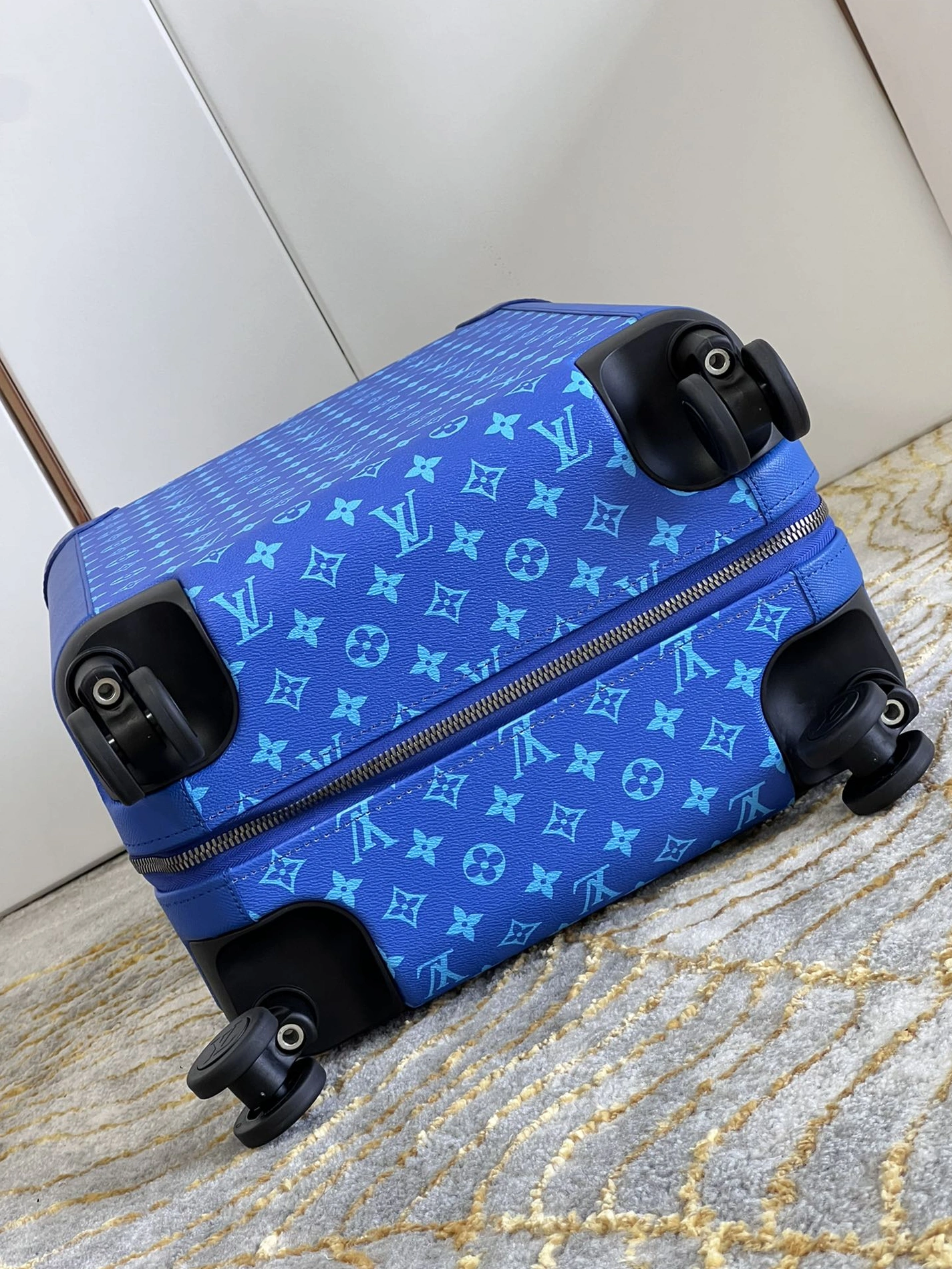 Louis Vuitton Luggage Reliable 8683 - Image 7