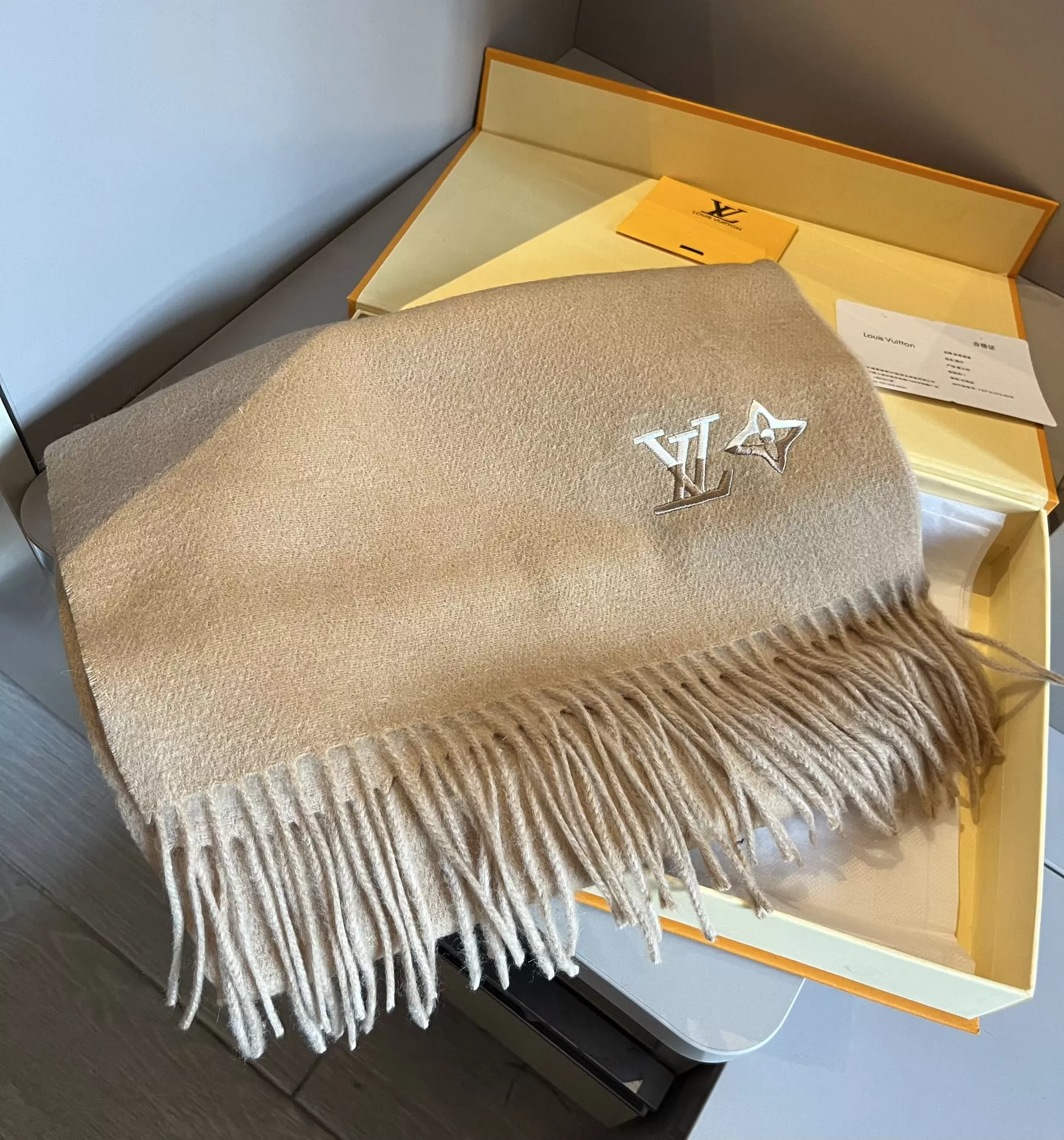 Louis Vuitton Scarf For Unisex Resilient 4491 - Image 4