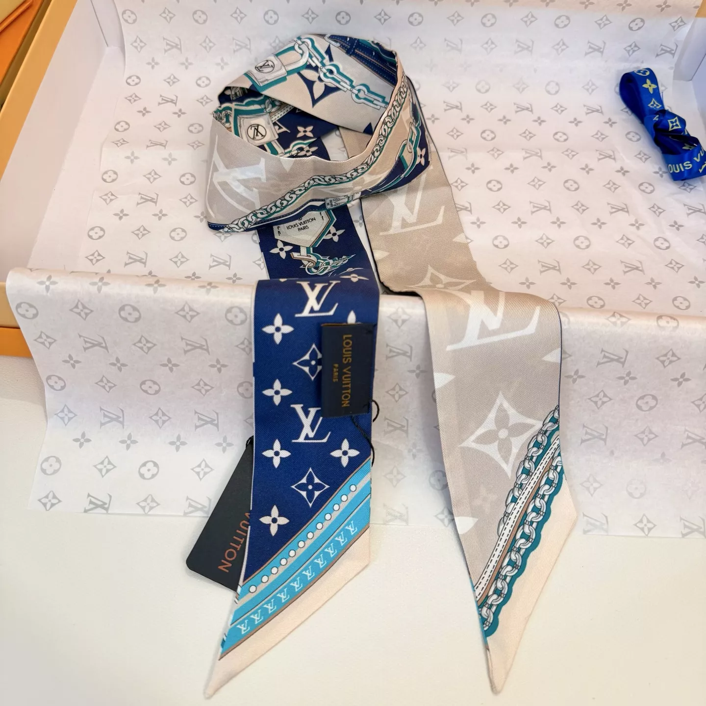 Louis Vuitton Silk Scarf Minimalist 9291 - Image 3