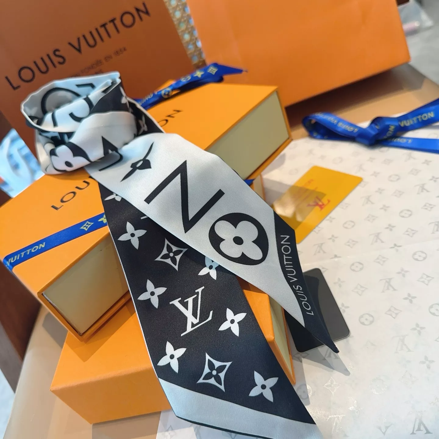 Louis Vuitton Silk Scarf Refined 3221