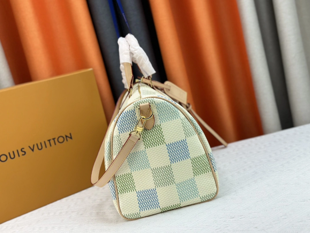 Louis Vuitton Travel Bags For Women ModernLook 7176 - Image 3