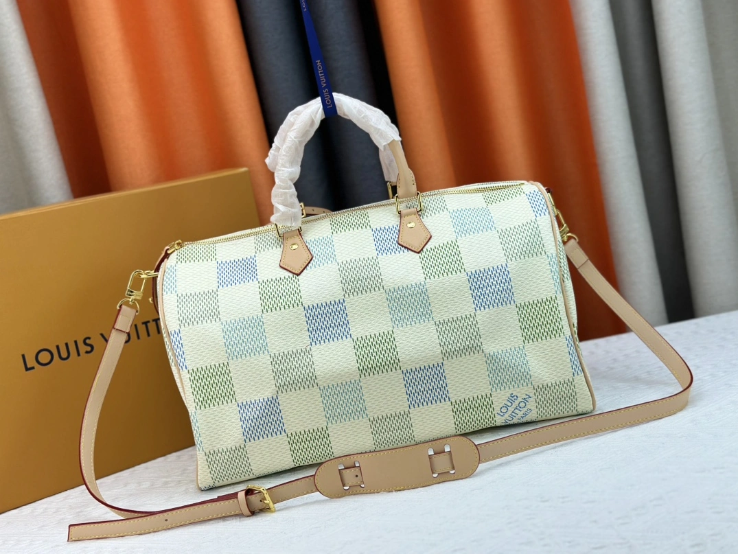 Louis Vuitton Travel Bags For Women ModernLook 7176 - Image 4