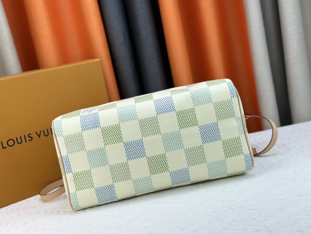 Louis Vuitton Travel Bags For Women ModernLook 7176 - Image 5