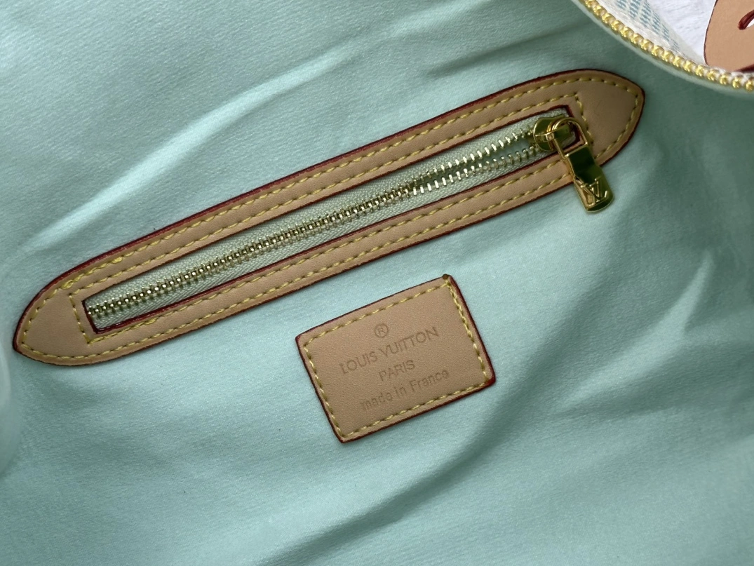 Louis Vuitton Travel Bags For Women ModernLook 7176 - Image 7