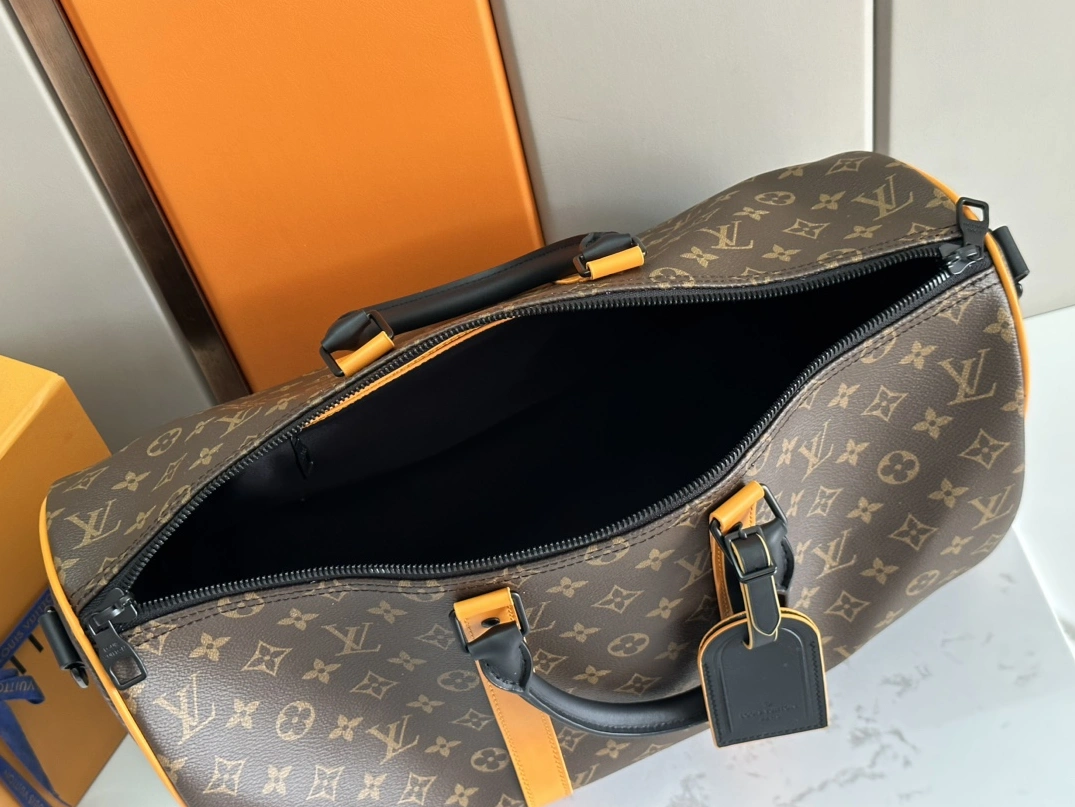 Louis Vuitton Travel Bags Lightweight 8673 - Image 8