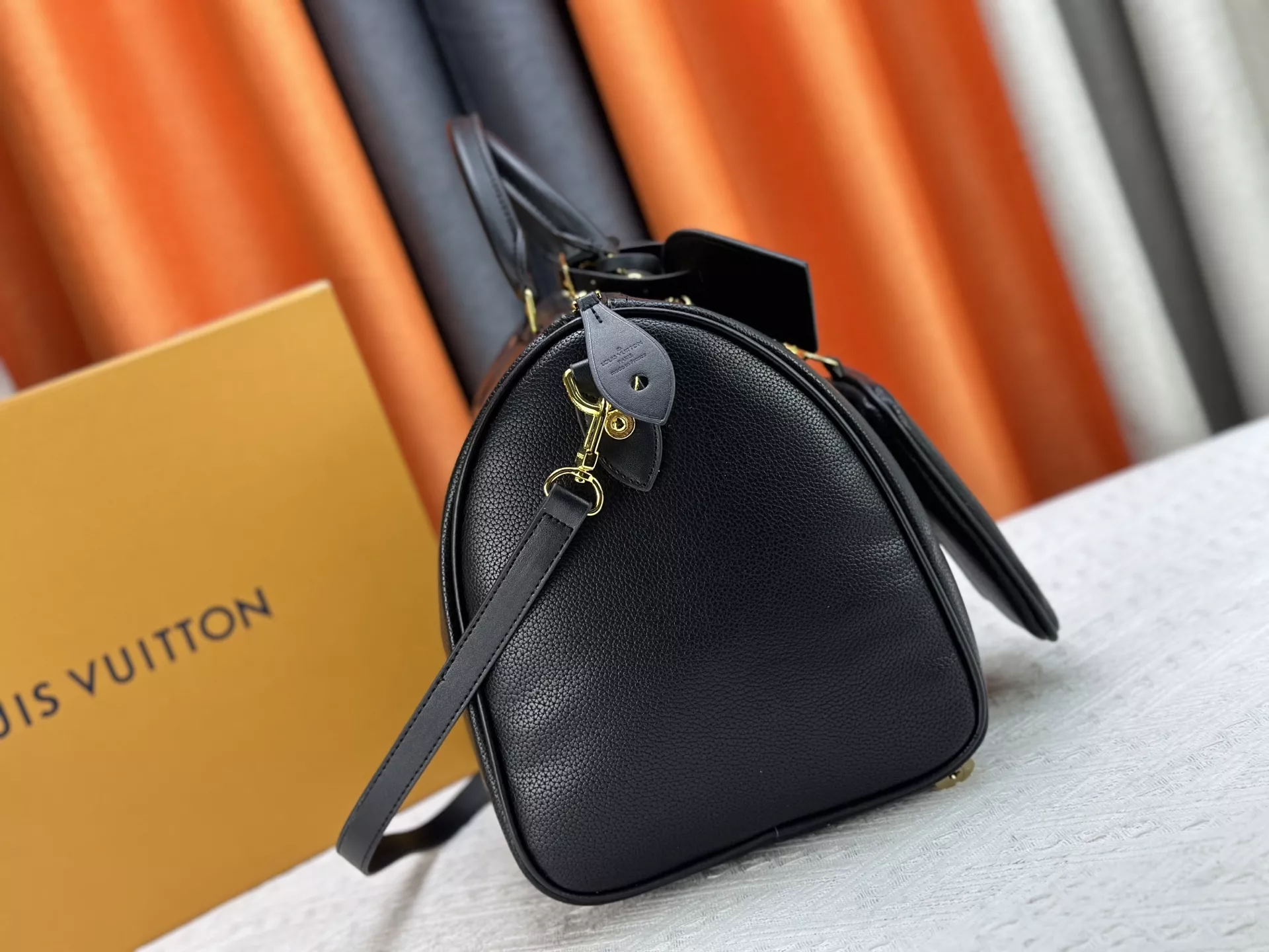 Louis Vuitton Travel Bags Minimalist 7268 - Image 3