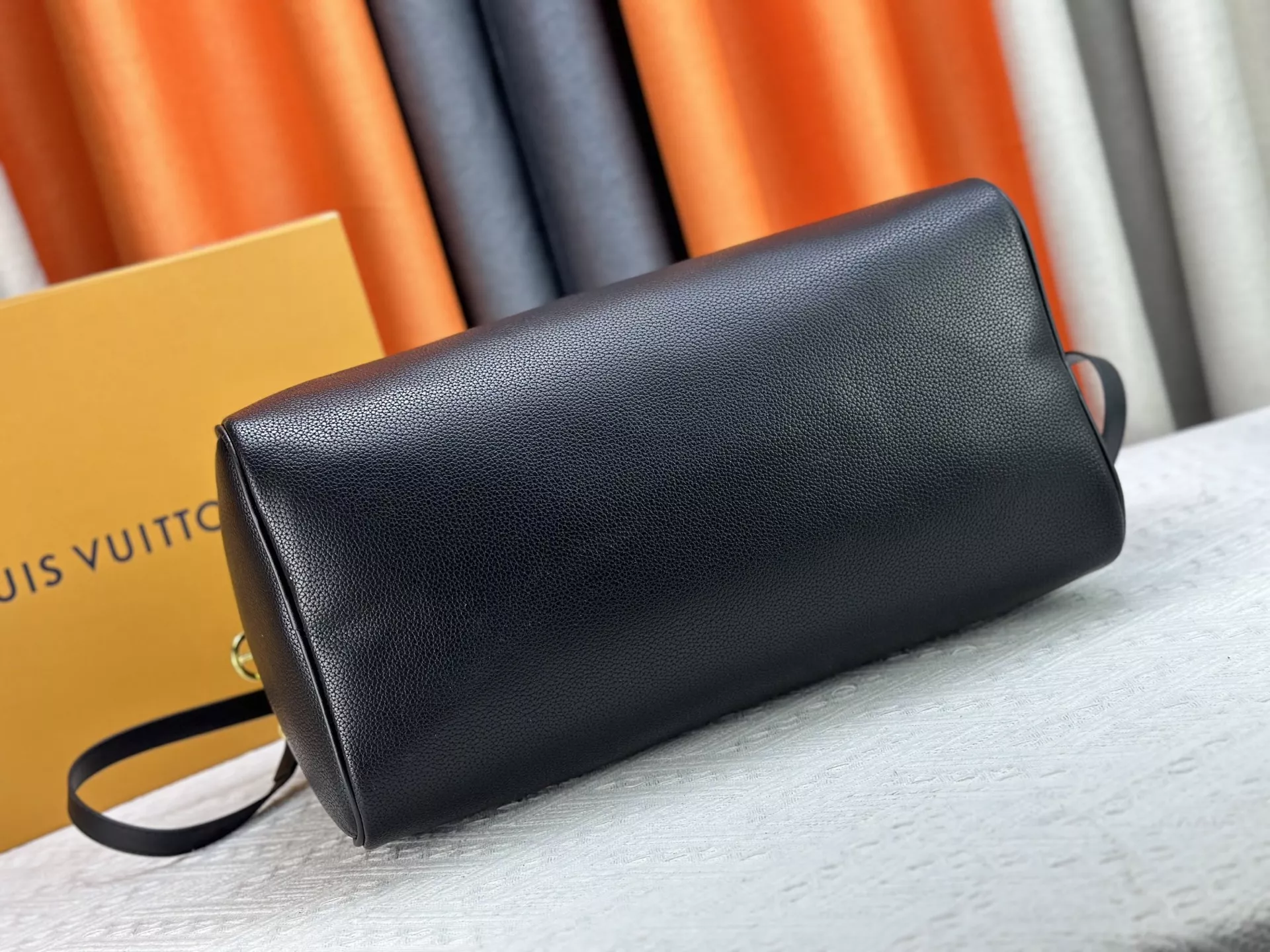 Louis Vuitton Travel Bags Minimalist 7268 - Image 5