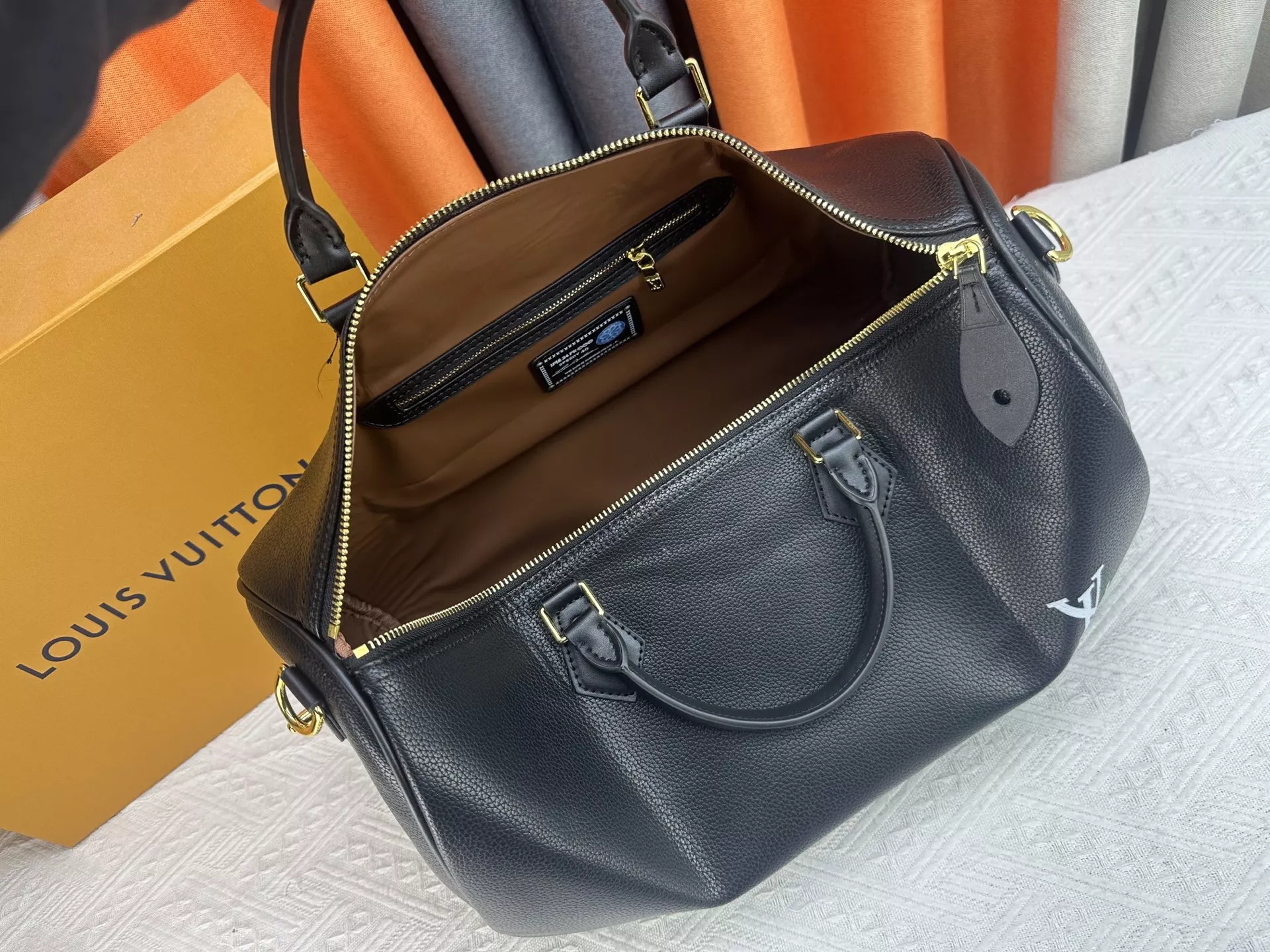 Louis Vuitton Travel Bags Minimalist 7268 - Image 8