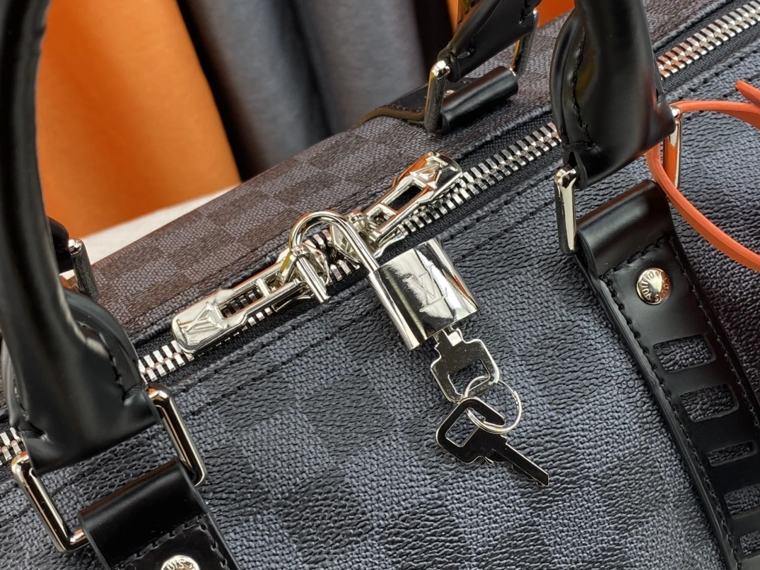 Louis Vuitton Travel Bags Stylish 6084 - Image 7