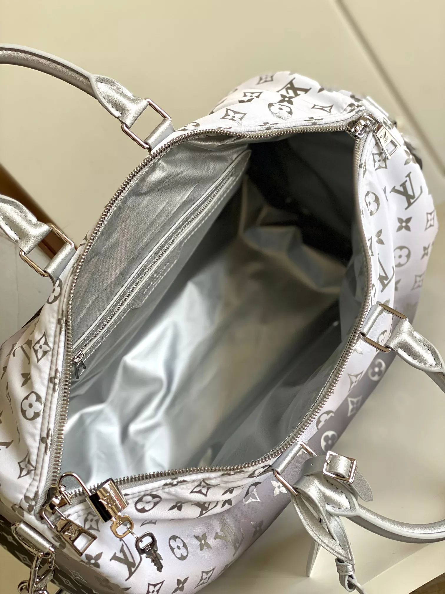 Louis Vuitton Travel Bags Timeless 3556 - Image 9