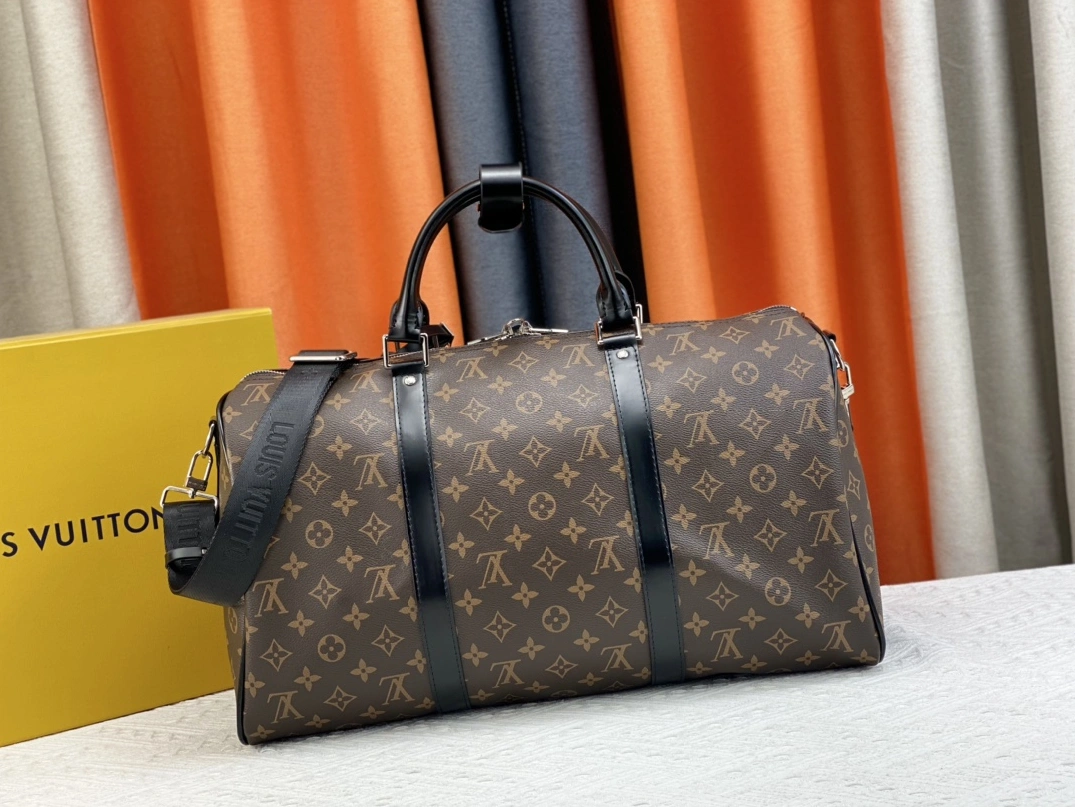 Louis Vuitton Travel Bags Trendsetting 1407 - Image 3