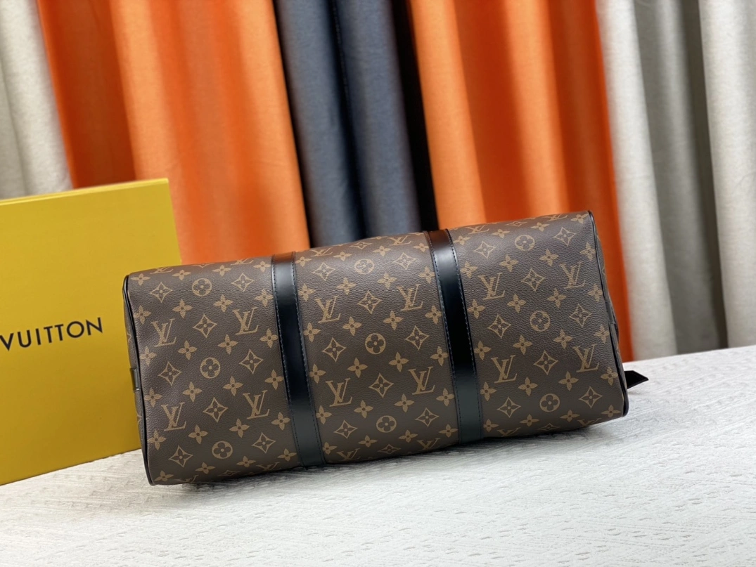 Louis Vuitton Travel Bags Trendsetting 1407 - Image 4