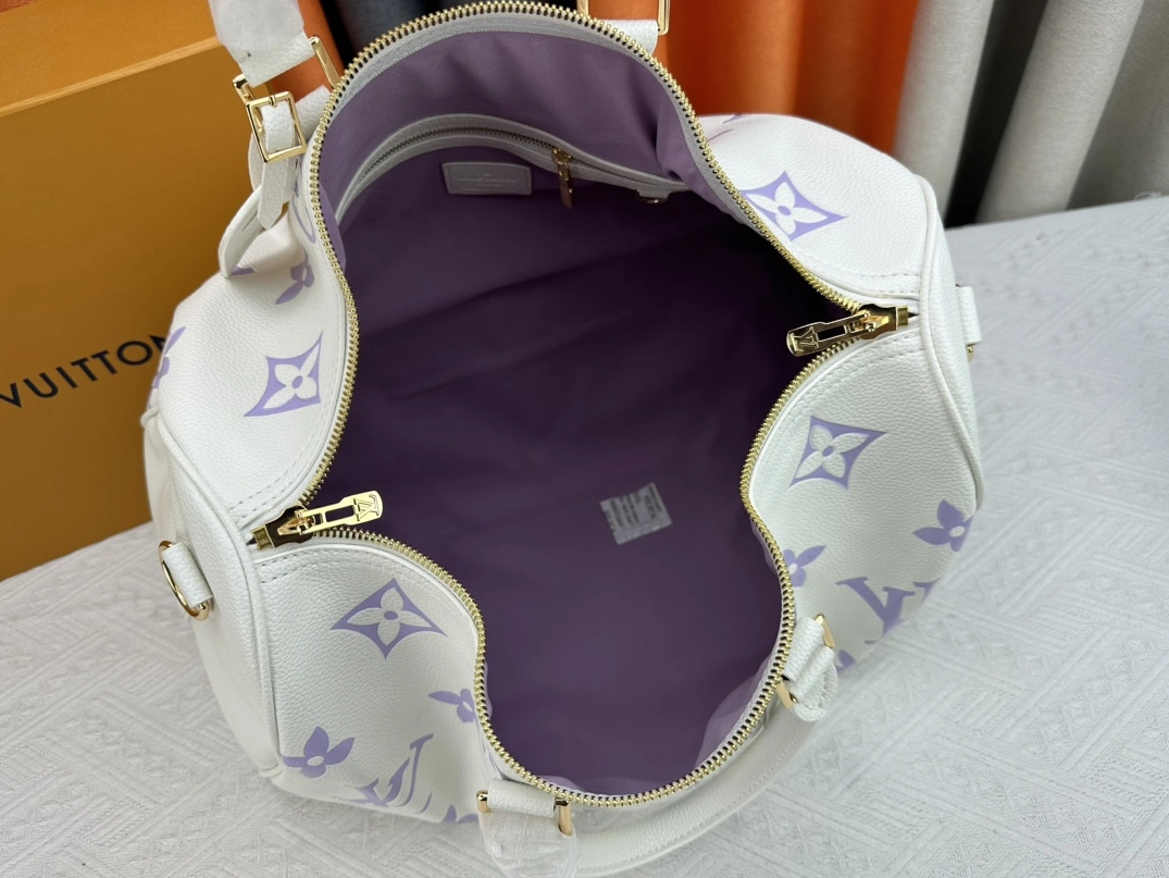 Louis Vuitton Travel Bags Trendsetting 9162 - Image 8