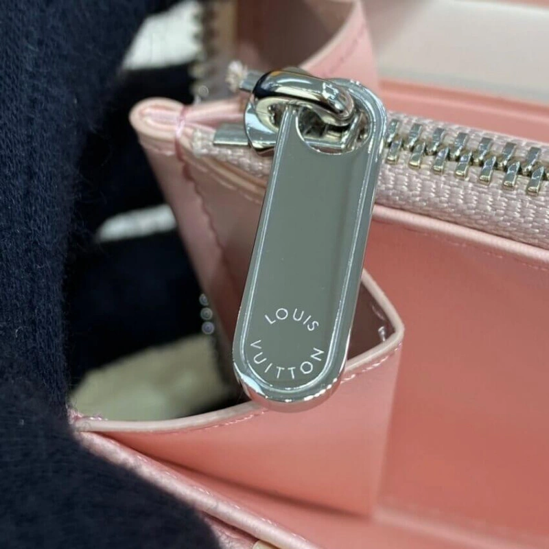 Mahina pe Louis Vuitton Zippy Wallet in Pink Gradient Mahina Perforated Leather - Image 10